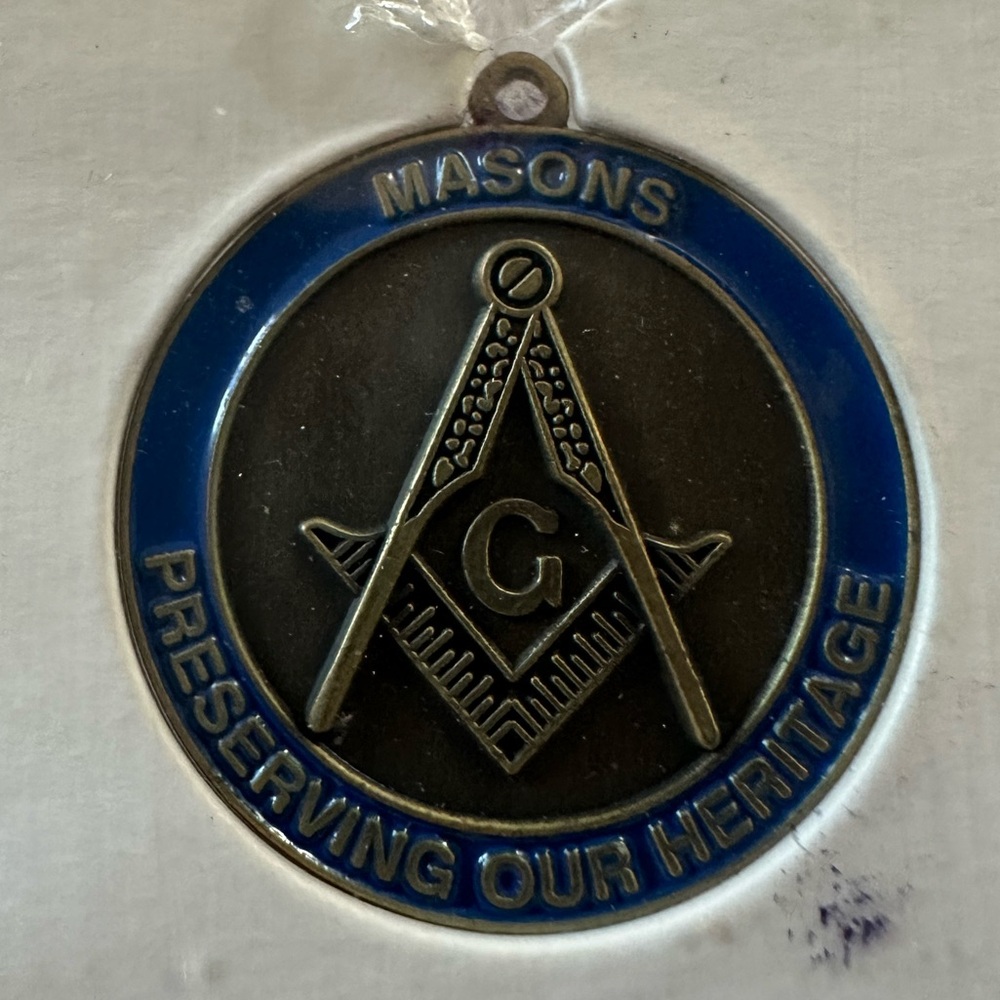 AUTHENTIC MASONS PRESERVING OUR HERITAGE MEDAL PENDANT MUST SEE NO RESERVE
